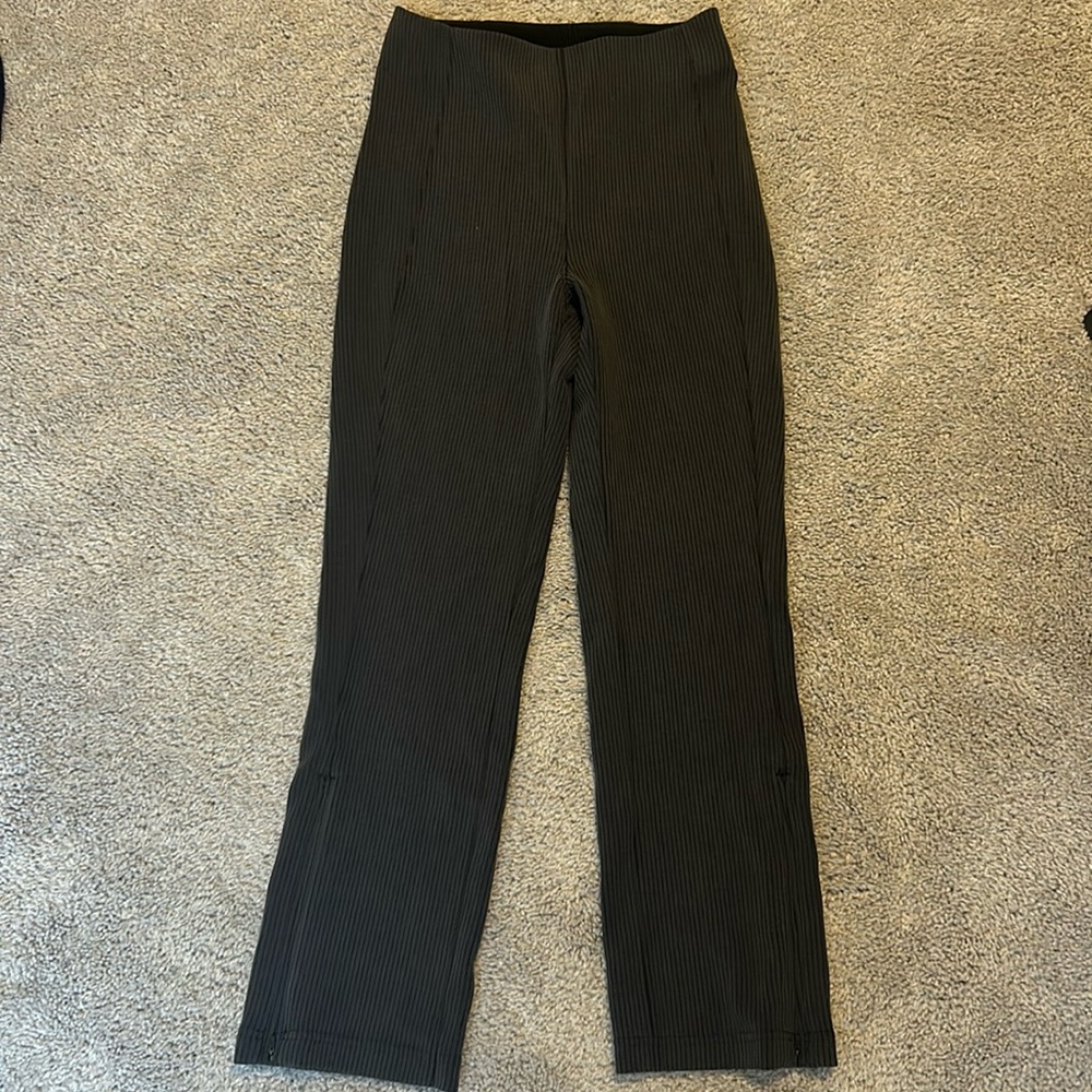 Lululemon ribbed zip leg high rise cropped pant 25”